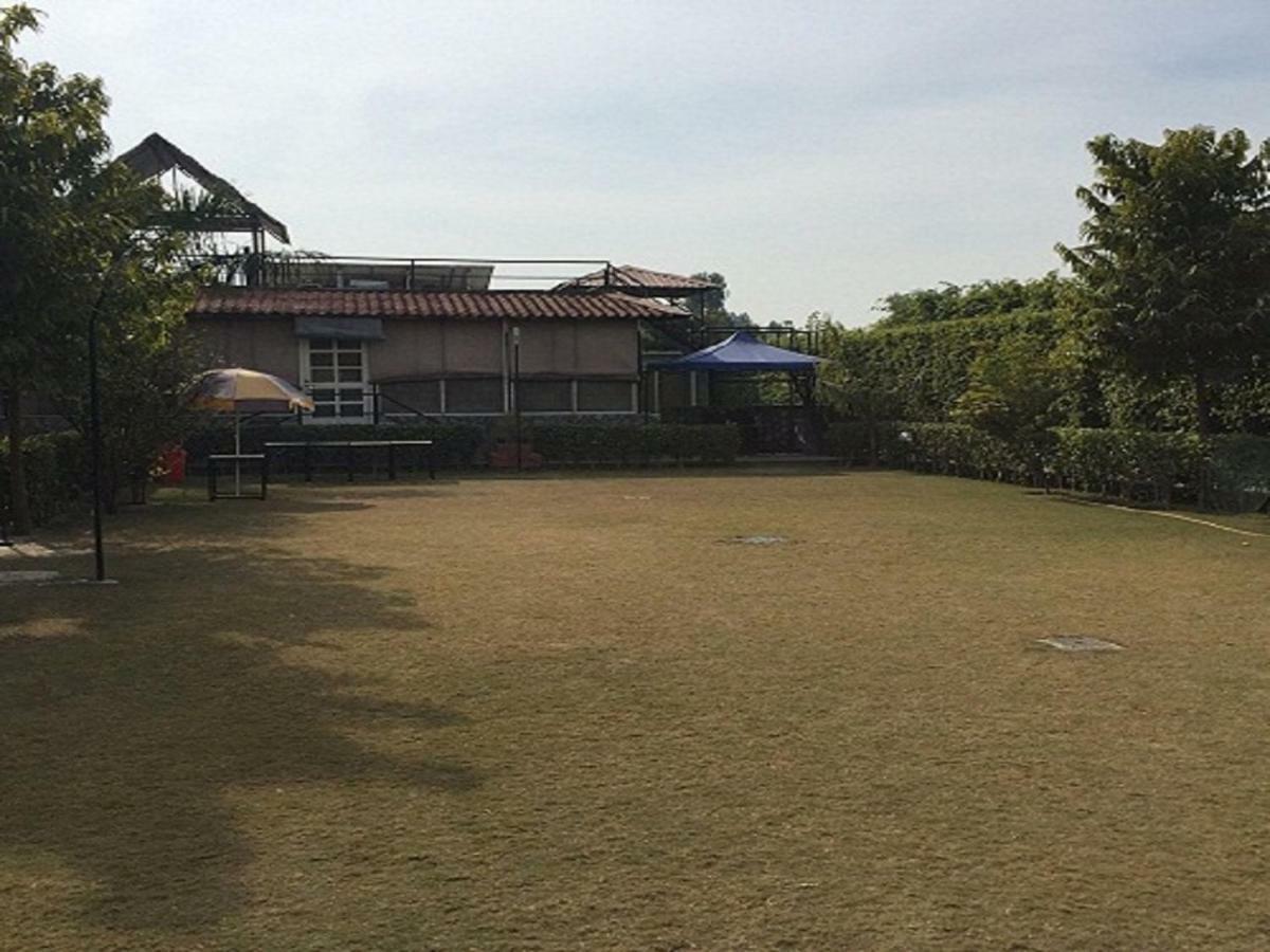 Ad Country Villa Noida Extérieur photo