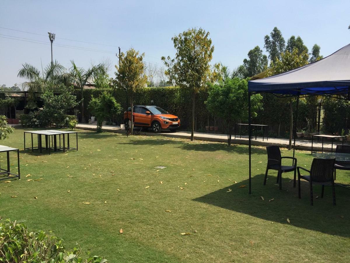 Ad Country Villa Noida Extérieur photo